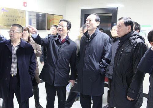 电梯-500.jpg 电梯-500.jpg